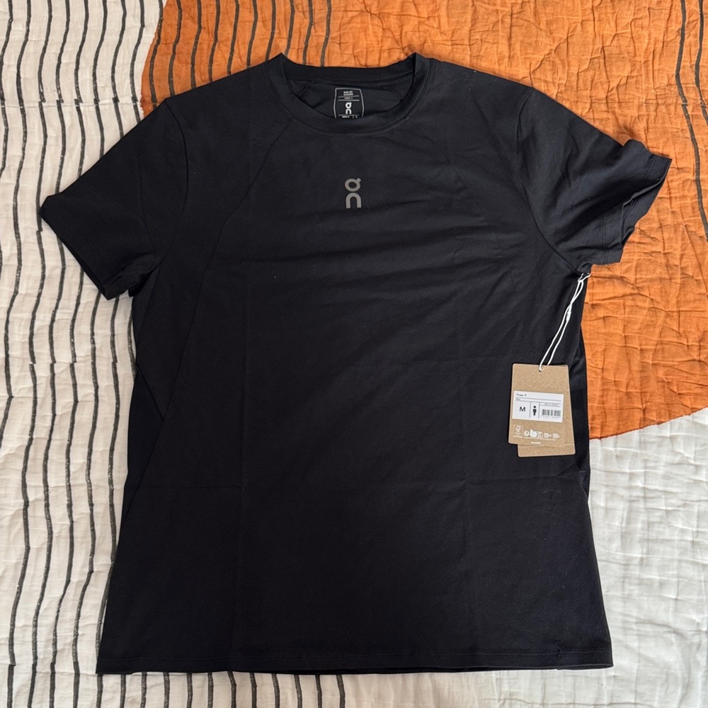 ON Trek-T size men’s medium black new with tags.